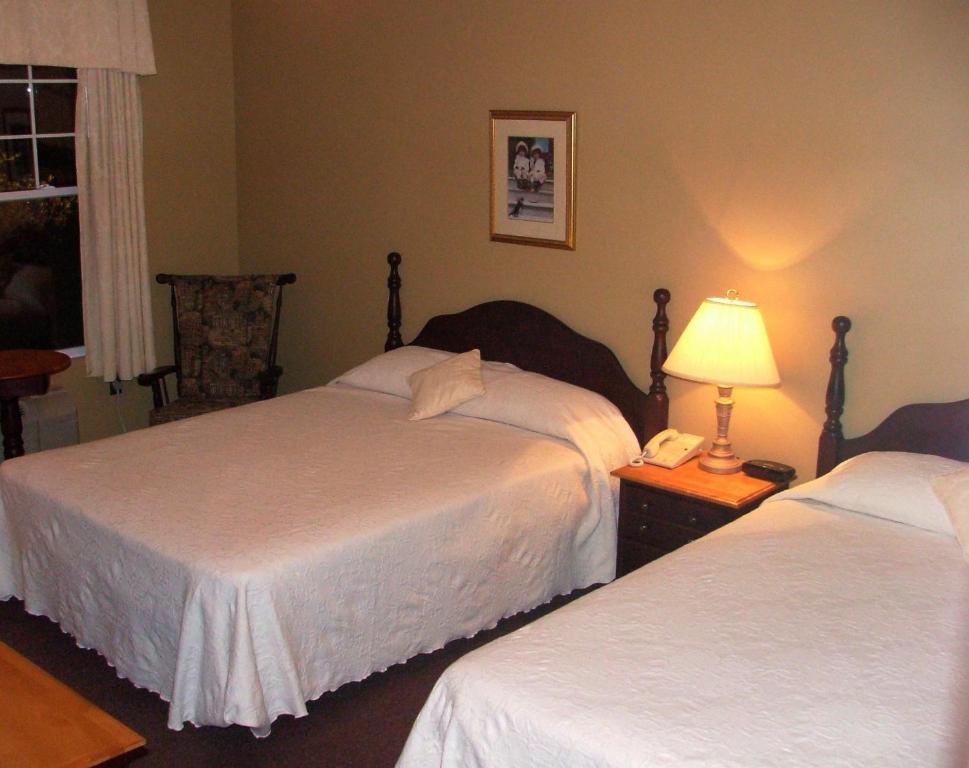 Lynwood Inn Baddeck Room photo
