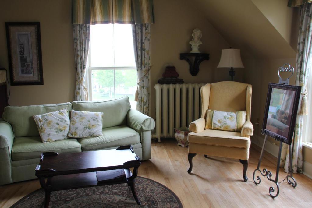 Lynwood Inn Baddeck Room photo