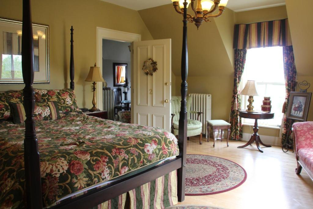Lynwood Inn Baddeck Room photo