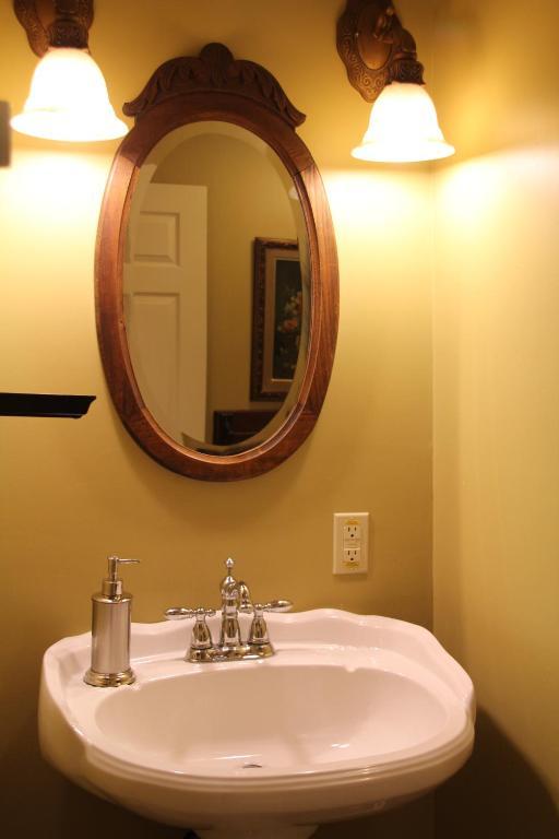 Lynwood Inn Baddeck Room photo