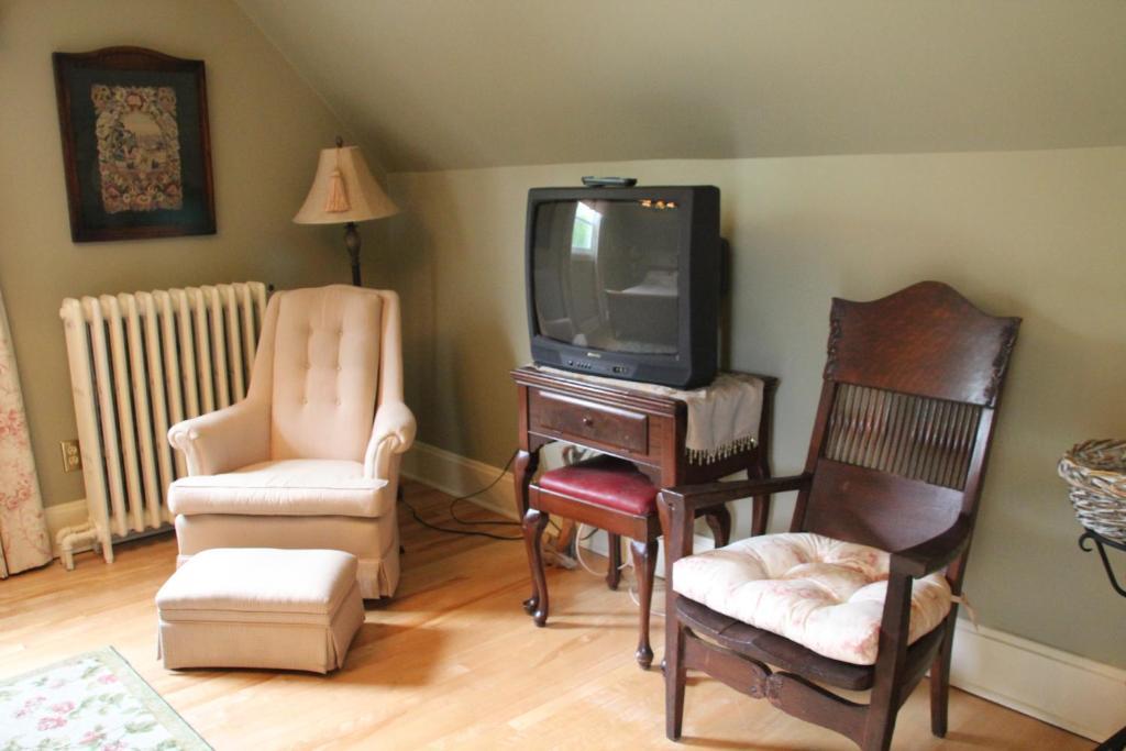 Lynwood Inn Baddeck Room photo