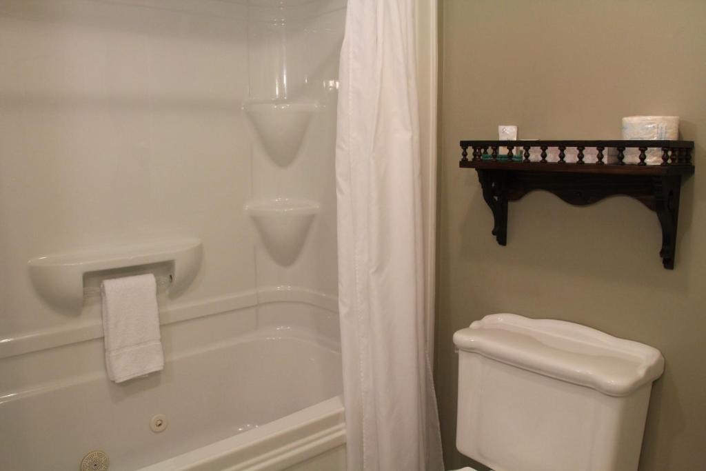Lynwood Inn Baddeck Room photo